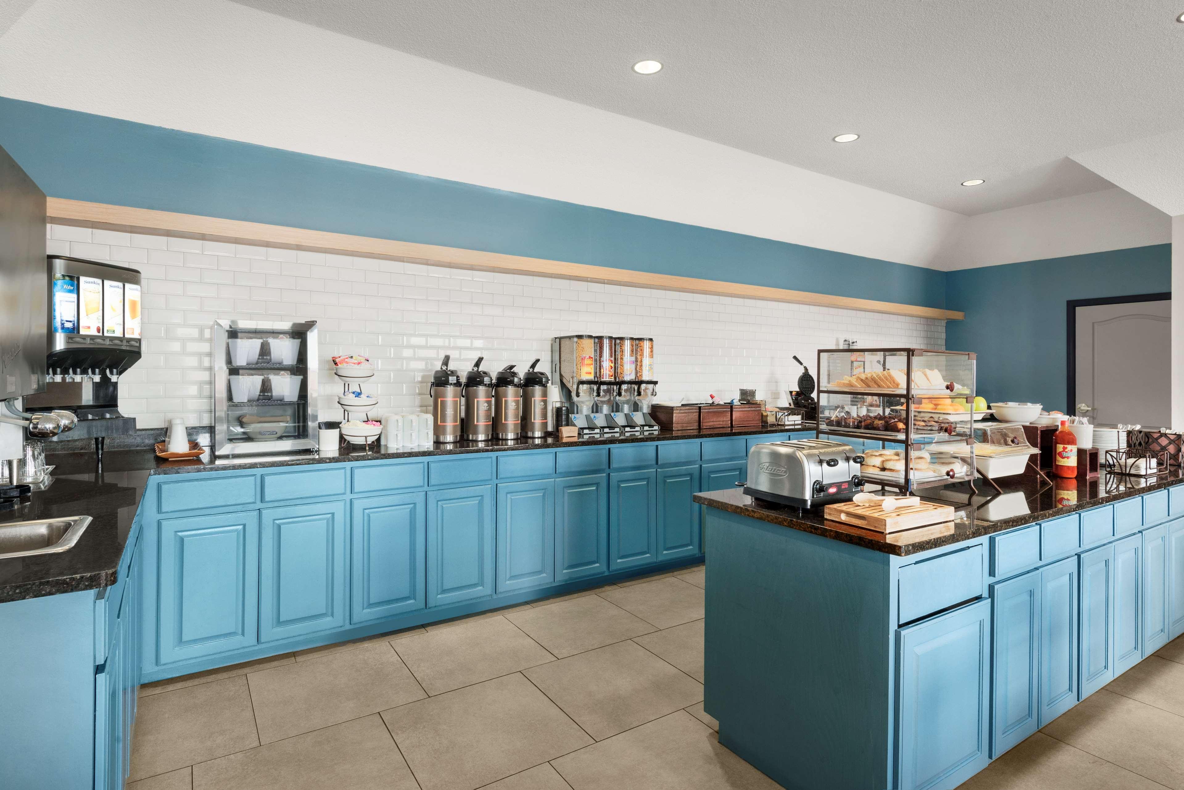 Country Inn & Suites By Radisson, Kansas City At Village West, Ks Bonner Springs Esterno foto