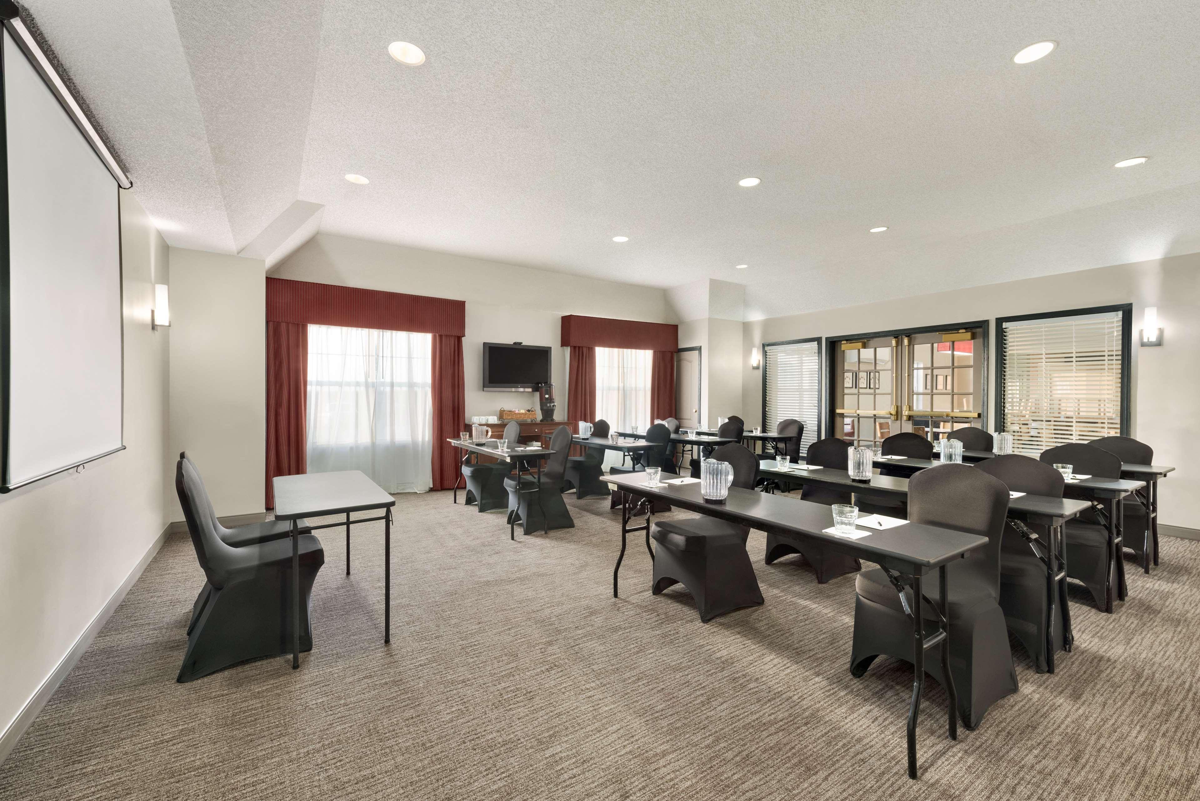 Country Inn & Suites By Radisson, Kansas City At Village West, Ks Bonner Springs Esterno foto
